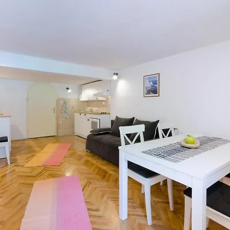 Mare 3 Apartment *